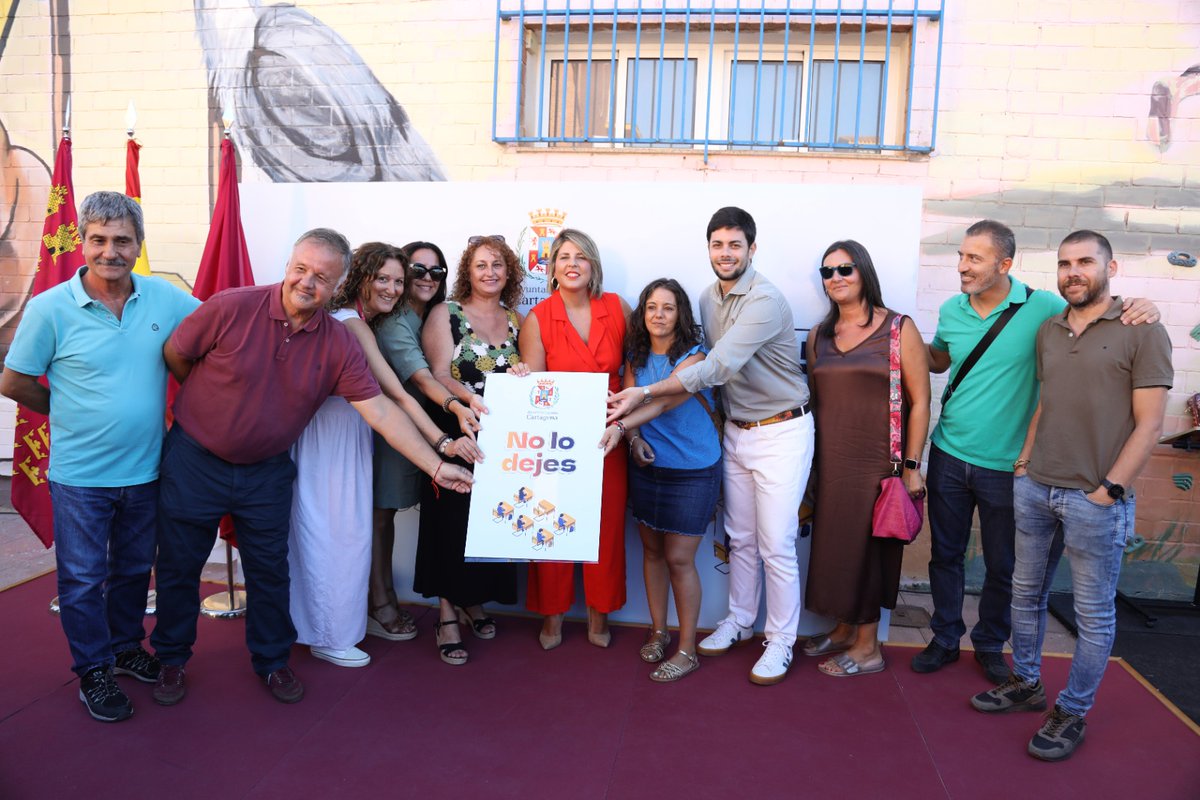 NoeliaArroyoHer's tweet photo. Cerca de 21.000 escolares regresan hoy en #Cartagena a las aulas. Entre nuestros objetivos está erradicar el absentismo escolar. Este año, #NoLoDejes. No te quedes en casa, no dejes pasar las faltas y no dejes de ir a clase.

¡Feliz inicio de curso!

🔗 https://t.co/1oG03n2tXp https://t.co/0Ntx270rW9