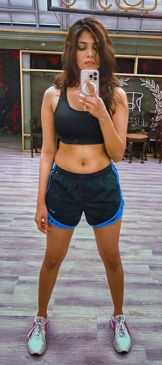 Beautiful malavika 
#KiaraAdvani
#malvikamohan
#AliaBhatt
#DeepikaPadukone
#BabyGirl
#GoatBlocobuster