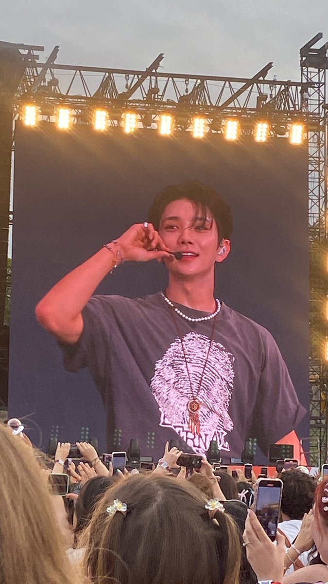 maariaa02's tweet photo. some lollapallooza dump bc i miss it sm:( https://t.co/DbsBIkYi0e