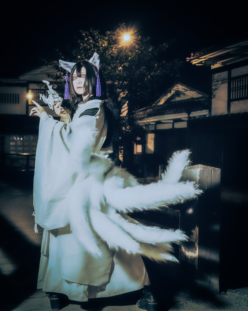 九尾狐『 ‥時代の揺蕩う この町で、 道案内が 必要だろう‥？ 』 Photo