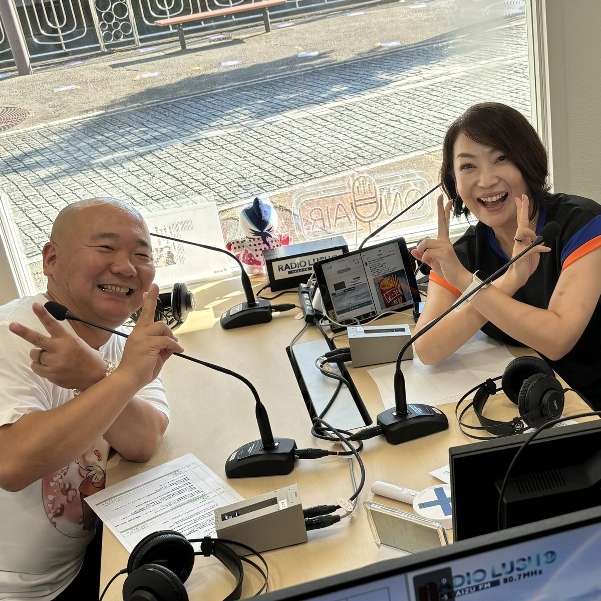 RADIOSLASHX807's tweet photo. この後21時からは、
なるひろの今夜も笑顔でファンキーナイト⭐️
焼津スタジオから生放送でお送りします！

このポストに返信くださいね〜

���️視聴はこちら⬇️
https://t.co/CFA775mZ4N

#radiolush
#ファンキーなるひろ
#TravelTV https://t.co/mZVQUZevSR