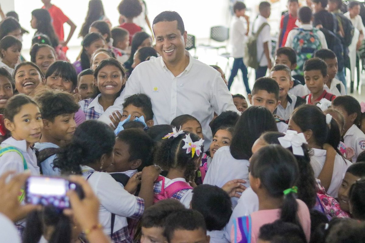 jaiaguilar's tweet photo. ¡Estamos muy contentos!

La Guajira salió del informe de No operación del programa de alimentación escolar @Alim_aprender. Ese ha sido nuestro objetivo desde que iniciamos la administración, que nuestros niños cuenten con el suministro adecuado de alimentos. 

Hoy podemos decir que estamos cumpliendo la palabra, más de 89.000 niños de la población urbana, rural no étnica y étnica tienen garantizada su alimentación escolar de calidad. Seguiremos trabajando con el @WFP_Colombia quien se ha encargado de brindar estas posibilidades para nuestra gente en La Guajira.