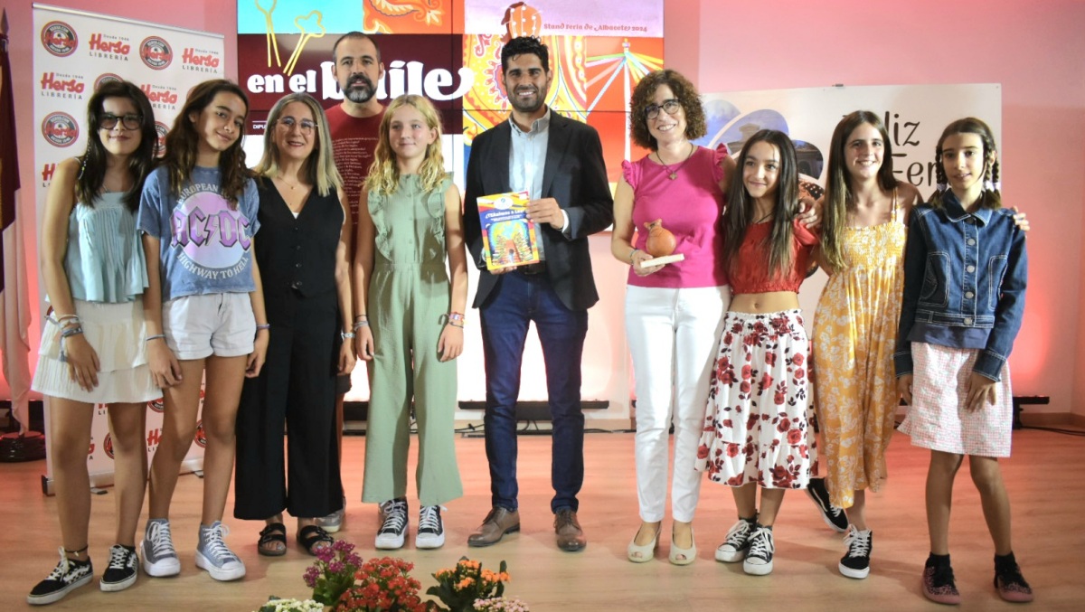 Presentado en la Feria de Albacete un libro solidario que recoge la particular visión que tienen del autismo los niños
eldigitaldealbacete.com/2024/09/09/pre…