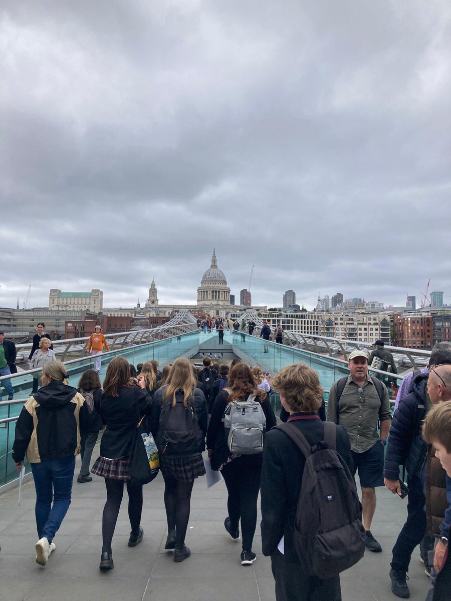 #Westgate Year 10 pupils from  Art, Photography and Sculpture have arrived at The Tate Modern. #TATEMODERN