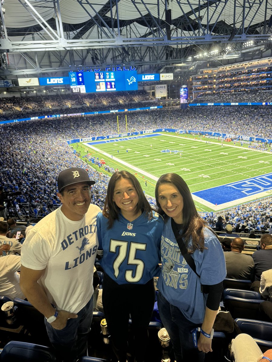 SuperJabs's tweet photo. @Delta thanks to your crew on flight 3674 and your staff in Buffalo we were able to see two @nfl games in one day! Couldn’t have done it if I was late! @Lions @AZCardinals  THANK YOU! https://t.co/fT6etlz6vF