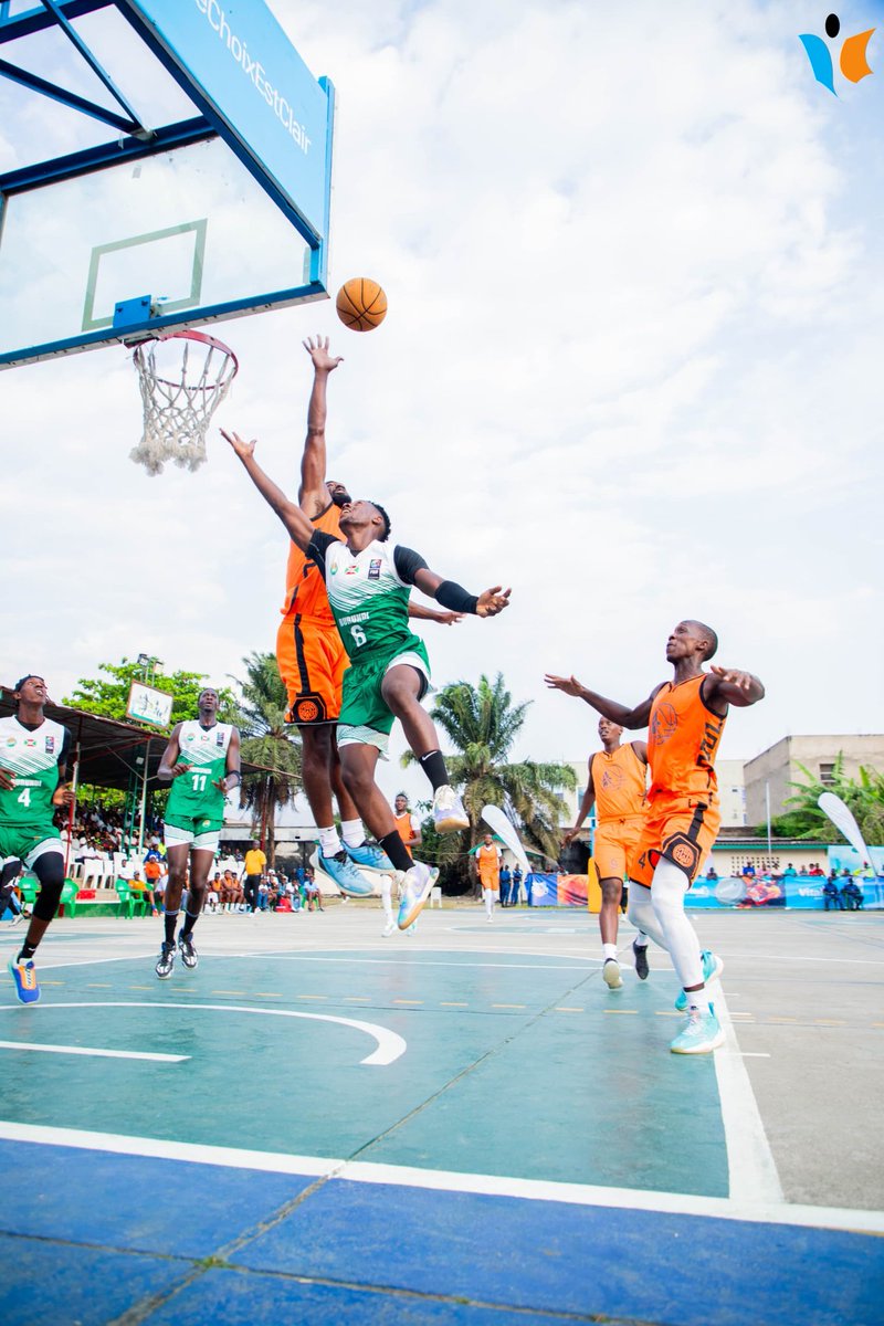 MagazineJimbere's tweet photo. 🔴🏀 @DynamoBbc a remporté sa 2e victoire (72-60) ce 08/09/2024 dans sa série face à @Remesha_BBC. Une performance bien accueillie par les supporters des vert-blanc, mais qui soulève des inquiétudes pour Julien Chaignot, entraîneur de #DynamoBBC
💬 "Dans l'ensemble, mes joueurs n'ont pas été dans un état d'esprit cohérent par rapport au travail que nous devions accomplir aujourd'hui. Cela me gêne beaucoup et montre que nous avons encore beaucoup de travail à faire. À partir de ce soir et demain, nous allons corriger tout ce qui peut l'être," a-t-il déclaré
#Youth #JimbereSports #BAL #RoadToBAL