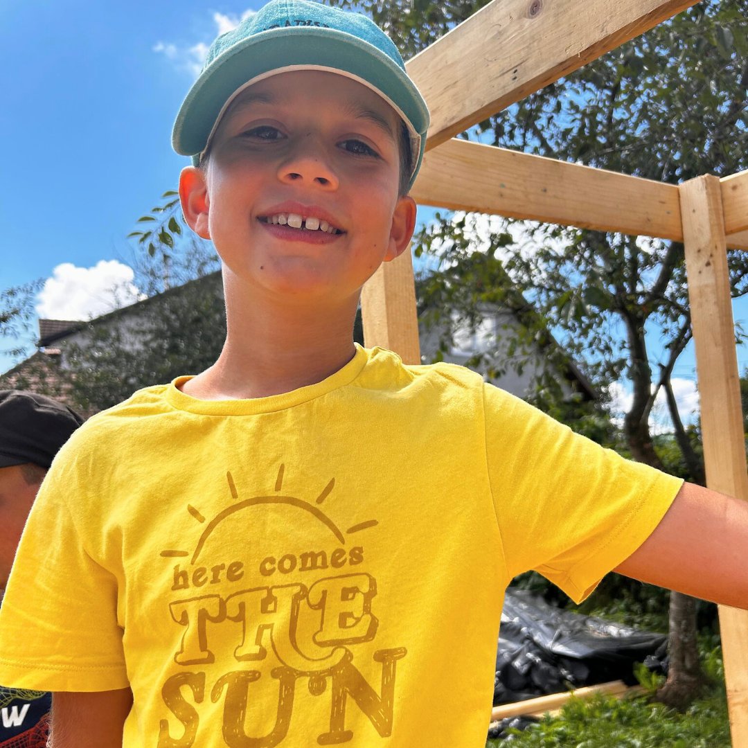 Un nou an școlar începe cu zâmbete largi și multă energie! Mult succes tuturor exploratorilor curioși! Experimentați, jucați-vă, bucurați-vă de fiecare descoperire! Noi suntem nerăbdători să vă însoțim în aventurile STEAM Kits, să construim, să bricolăm și să ne distrăm împreună!