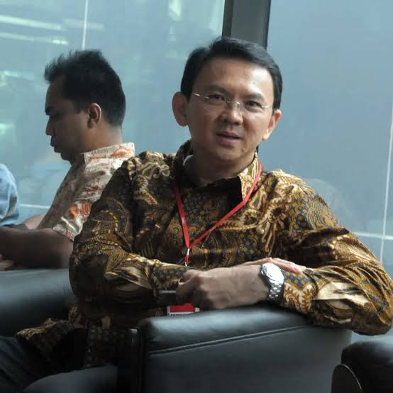 JhonSitorus_18's tweet image. 12 April 2016, Ahok datang memenuhi panggilan KPK. Ahok diperiksa 12 jam soal kasus Sumber Waras. Hasilnya Ahok BERSIH

7 September 2022, Anies Baswedan juga datang memenuhi panggilan KPK. Anies 11 Jam diperiksa soal kasus korupsi Formula E

Agustus 2024, KPK GA BERANI buat surat…