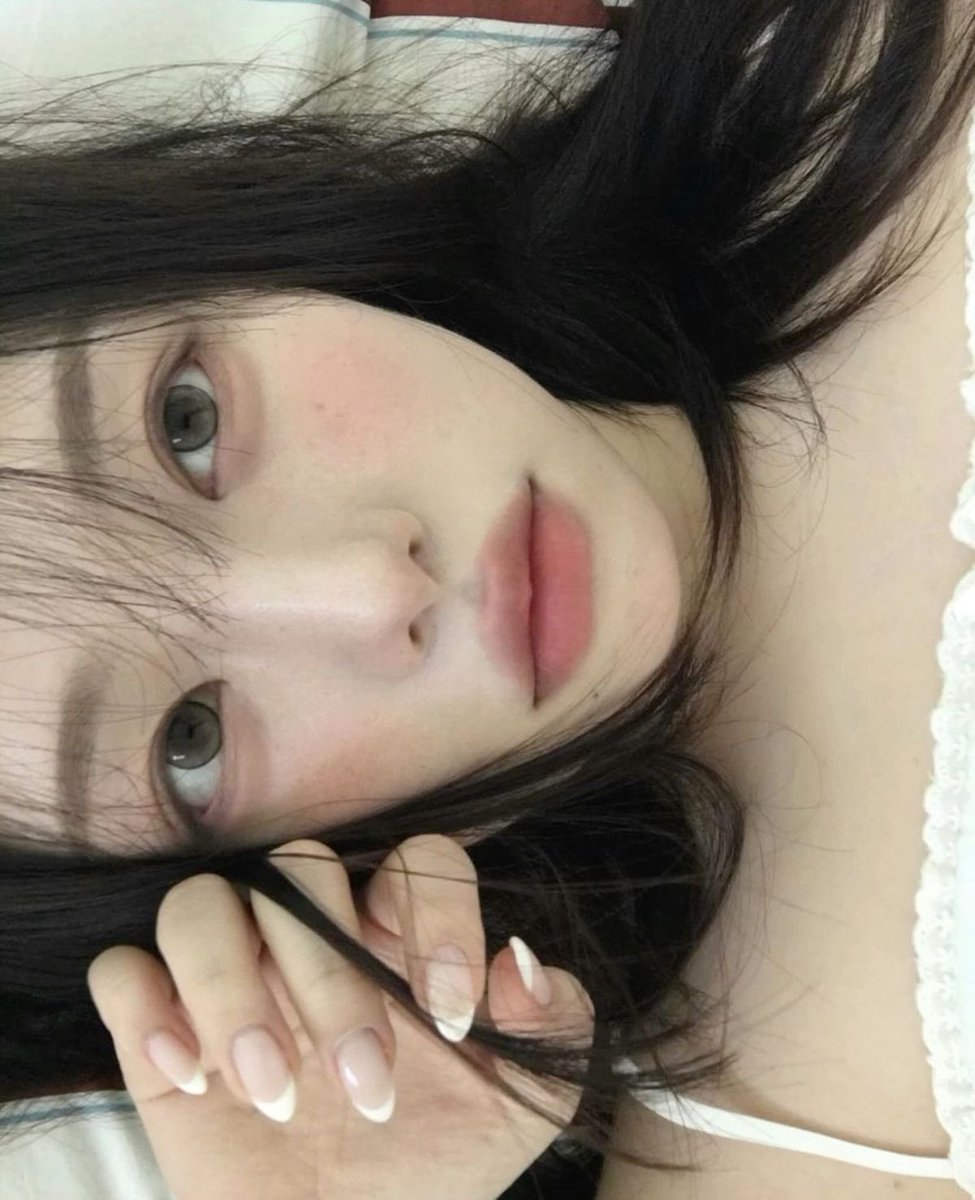 fellinloveinsum's tweet photo. 올 가을에 하고 싶은 메이크업 느낌 https://t.co/LG4KxQTwYx