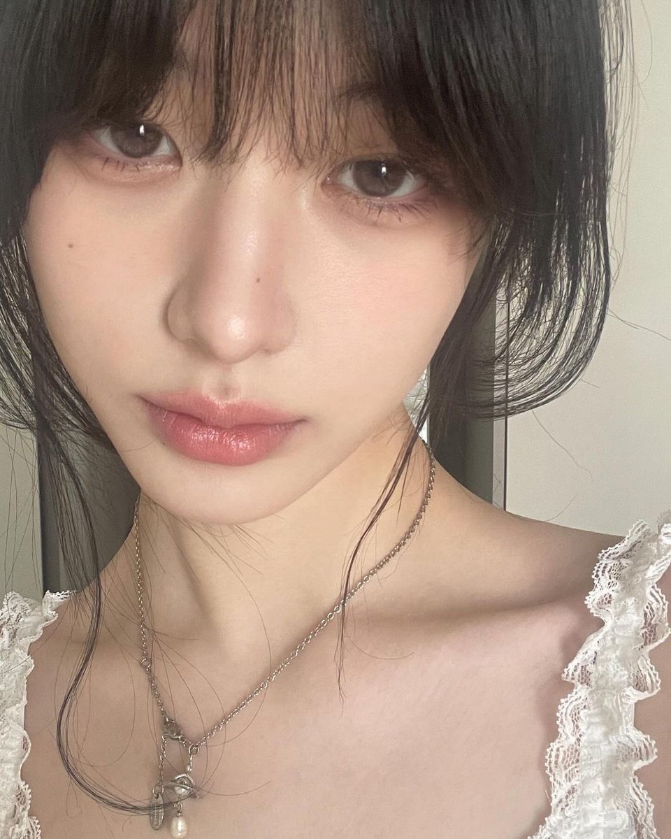 fellinloveinsum's tweet photo. 올 가을에 하고 싶은 메이크업 느낌 https://t.co/LG4KxQTwYx
