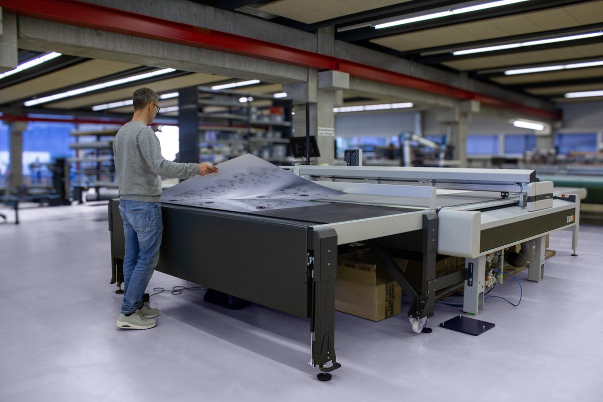 ZundCutter's tweet image. 🚀 Zünd unveils an innovative loading system with integrated registration 🚀
This solution enables simultaneous loading, job identification, and registration of various material types and formats.

👉 bit.ly/4e6DvD1

#zundcutter #undercam #loadingsystem #letstalkworkflow