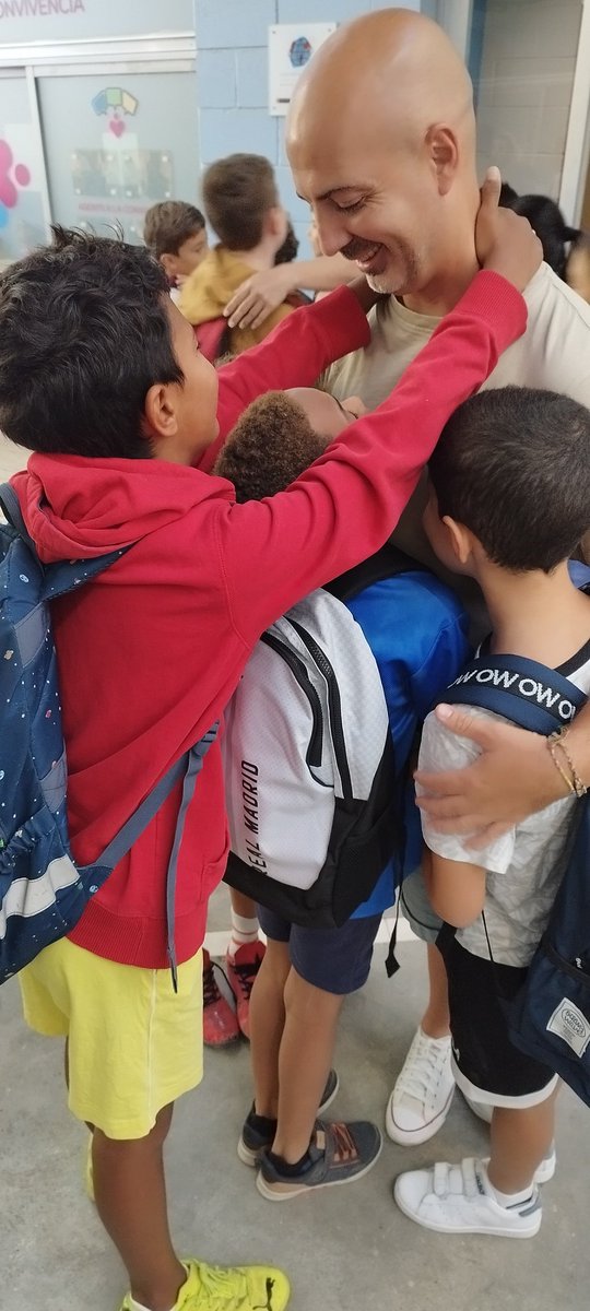 Arrenca el curs 2024-2025!

Moment de retrobaments, d'abraçades, de somriures i de moltes ganes d'aprendre i passar-s'ho bé!
Benvinguts i benvingudes!!!