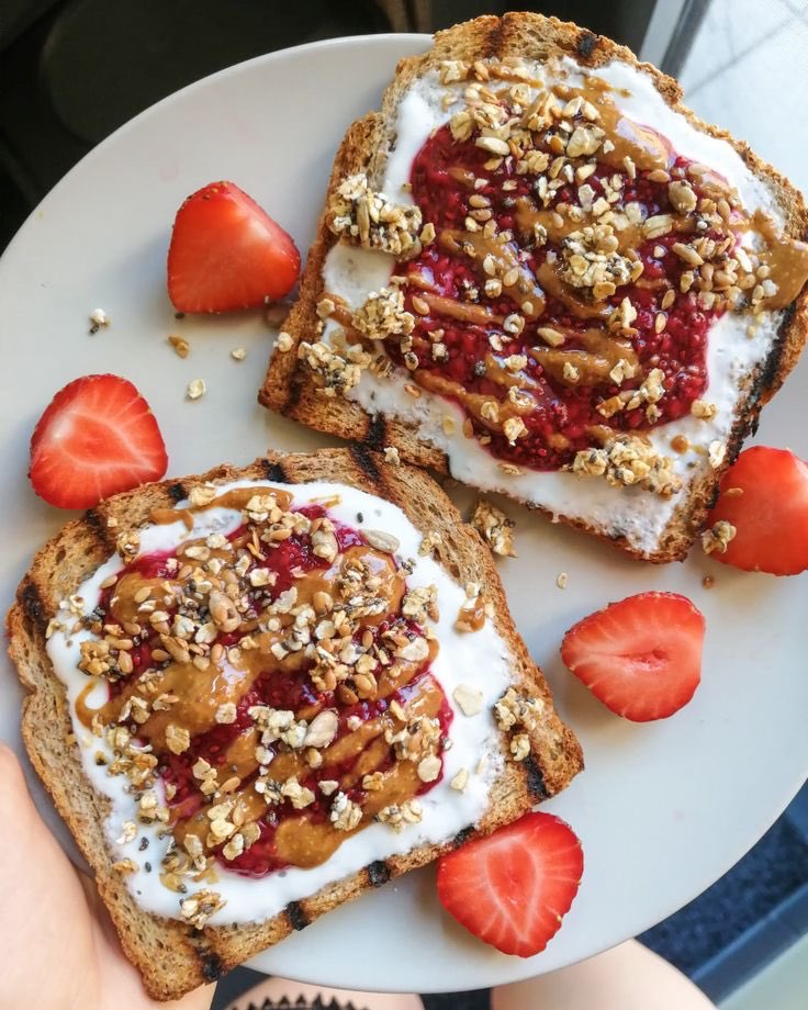 mainly_rogx's tweet photo. An lovely bread toast for morning breakfast ❤️ #GOLD #Food #IREvENG https://t.co/TiaKqolBlG
