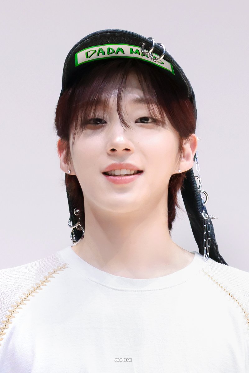 mooni206's tweet photo. 240820 applemusic 팬사인회 
지구 그냥 다다마토 주면 안됨?🫴🏻 🌏#문종업 #종업 #MoonJongup #文鐘業 #ムン·ジョンオプ #BAP #비에이피 @jongup_official https://t.co/RjExmwMUpB