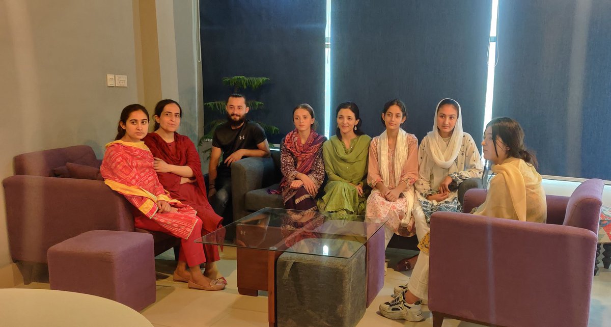 SDATecHub's tweet image. We had an incredible session on 8th September 2024 at the SDA Technology Hub in Danyore, where we explored earning opportunities &quot;Beyond Upwork &amp;amp; Fiverr.&quot; 🎉

#BeyondUpworkFiverr #DigitalEarnings #sdatechhub #InnovationWithSDA