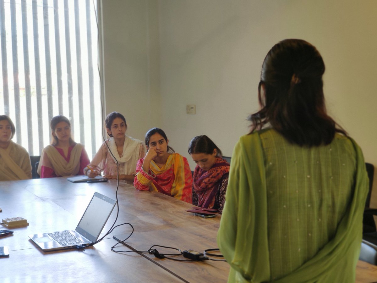 SDATecHub's tweet image. We had an incredible session on 8th September 2024 at the SDA Technology Hub in Danyore, where we explored earning opportunities &quot;Beyond Upwork &amp;amp; Fiverr.&quot; 🎉

#BeyondUpworkFiverr #DigitalEarnings #sdatechhub #InnovationWithSDA