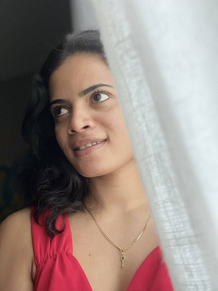Poorvikaactress's tweet photo. “Natural elegance captured in soft lighting, radiating confidence and grace.”
#chillday #coolmind https://t.co/yKhBBRlg7j