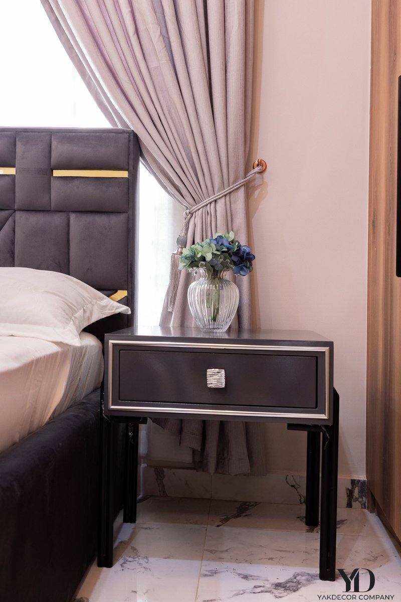 yakdecor's tweet photo. Bringing dreams to life with our luxurious bedroom makeover. Where every detail exudes elegance and sophistication.

Are you looking for a company to furnish your property for you ? 

For booking : 
WhatsApp or call +233 54 883 7478 https://t.co/NHfp7WpaBd