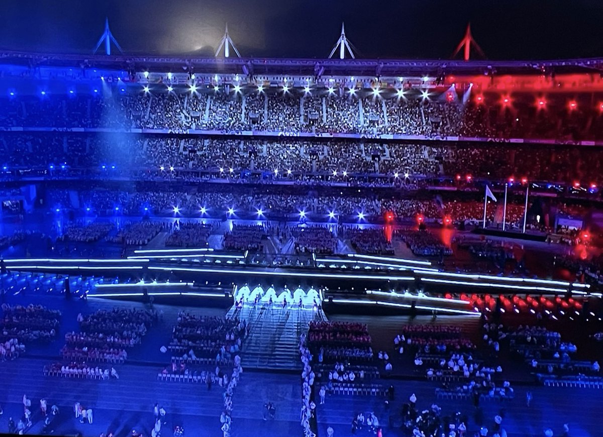 ✨ Que d’émotions ce matin ! 
Ces Jeux étaient magiques, époustouflants, éblouissants, révolutionnaires, enthousiasmants ! 
Et chaque moment, chaque émotion, chaque exploit a pu être vécu et partagé grâce à @Orange.  
C’est une vraie fierté d’avoir contribué ensemble à ce succès