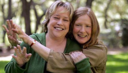 Kathy Bates annonce qu’elle prend sa retraite. Traumatisante dans #Misery, déchirante en #DoloresClaiborne, inoubliable alliée de Rose dans #Titanic, vivifiante dans la série #SixFeetUnder... Elle a été un visage incontournable de ma cinéphilie.

Et toi ?