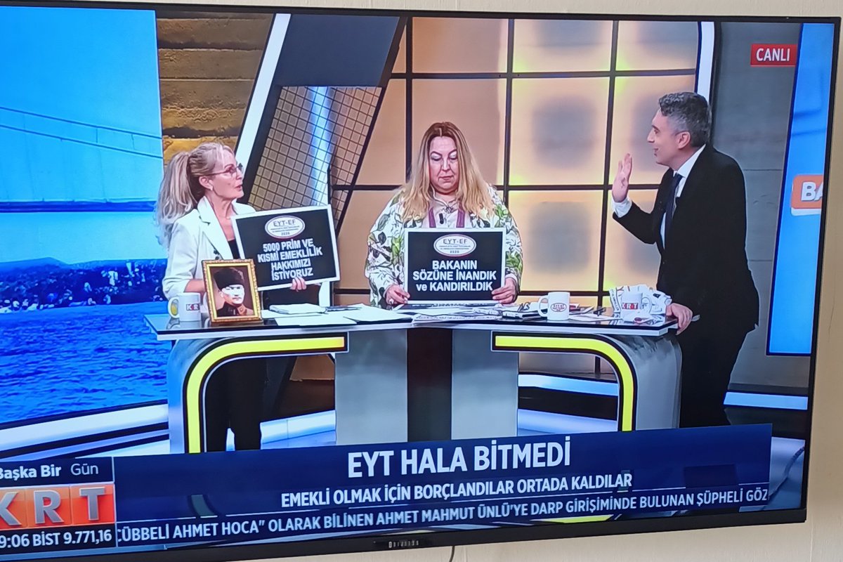 ULKU__ER's tweet photo. @EytEmeklilerFed Genel Başkanımız @ArzuLastikci ye,
@SerbestBehice @seldatunaasmin  arkadaşlarımıza emeklerinden dolayı ve 

Mağduriyetlerimizi her daim dile getiren Sayın @gkayis a  desteklerinden dolayı çok teşekkür ediyoruz.

#EmekliyiKurbanSeçtiniz
#5000KısmiyiKurbanEttiniz https://t.co/X2nIiAAWZa