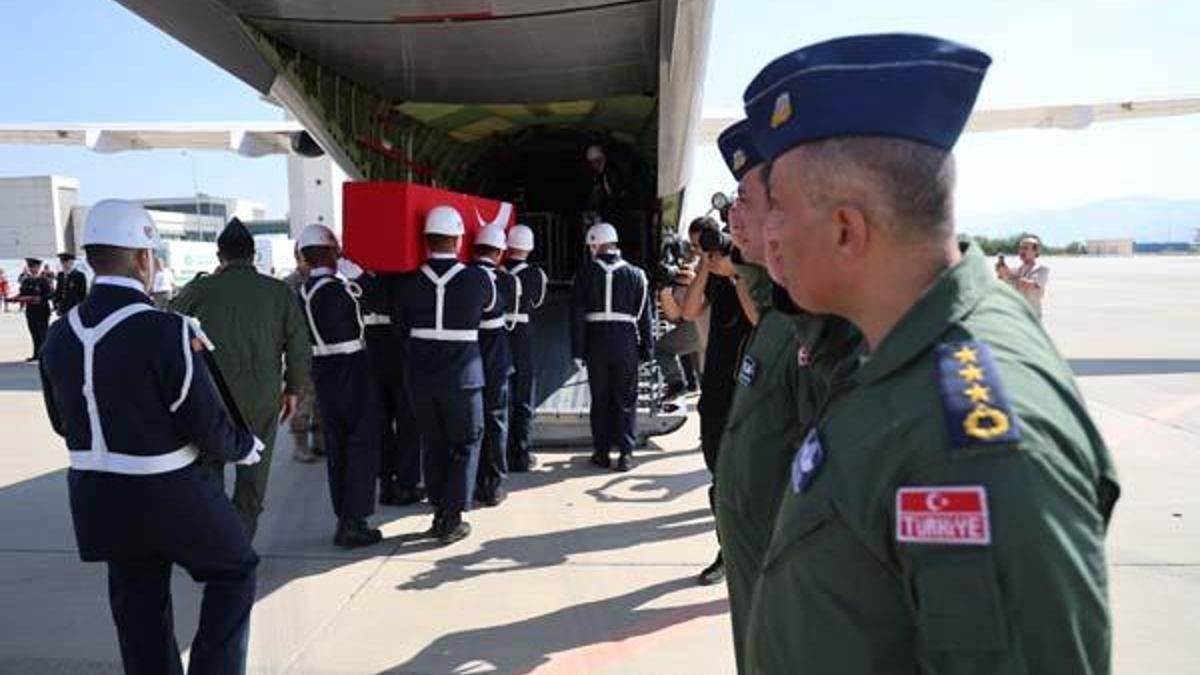 cnnturk's tweet photo. Tunceli’deki kazada şehit olan 4 asker memleketlerine uğurlandı https://t.co/1qrPW6gfVr https://t.co/VPBNlY9u7G