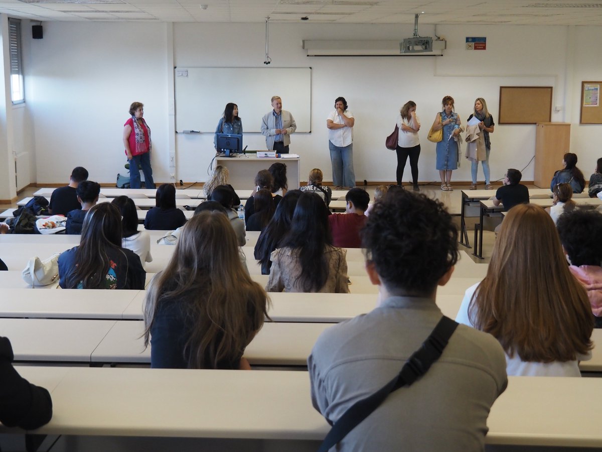 🆕 ¡Empezamos nuevo #curso en los Cursos de #ELE de <a href="/unizar/">Universidad Zaragoza</a>!

En esta sesión inaugural los #estudiantes han realizado una prueba de nivel para ser asignados a diferentes grupos.

!En breve comenzarán sus clases anuales de #español ! 😀