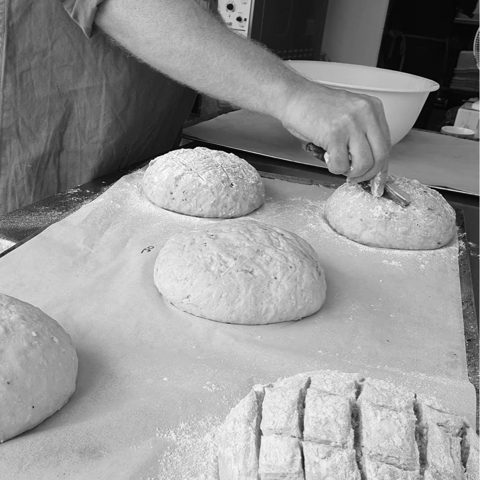stonehambake's tweet photo. It’s #BakingForWellbeing today at the Bakehouse. Funded by our friends at @enjoolataf, it gives people a chance to bake, but also a chance to chat, to connect, or just to be. 
#socialenterprise #socentbakers https://t.co/o2E7kyFQBC