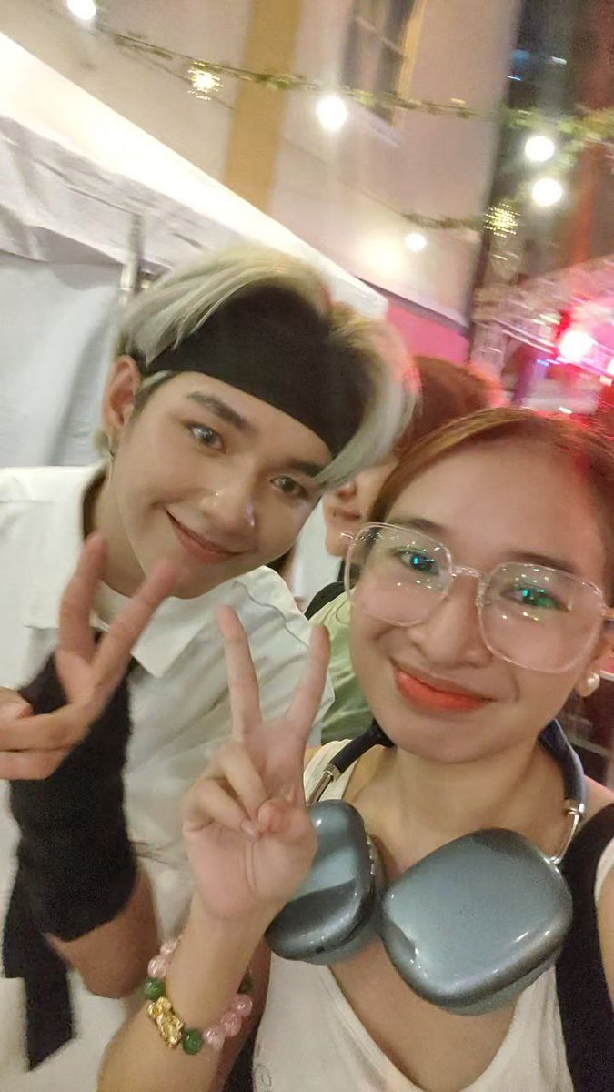 zxcAKInbv's tweet photo. Ofcourse i had to post my selfie with @jlgasparr my bias in PLUUS🥰 

#OMR2024IdolSelfieDay #OMR2024 #OneMusicRevolution 
#oneentph #OneMusicOneHeart https://t.co/GHjVjeZAgV