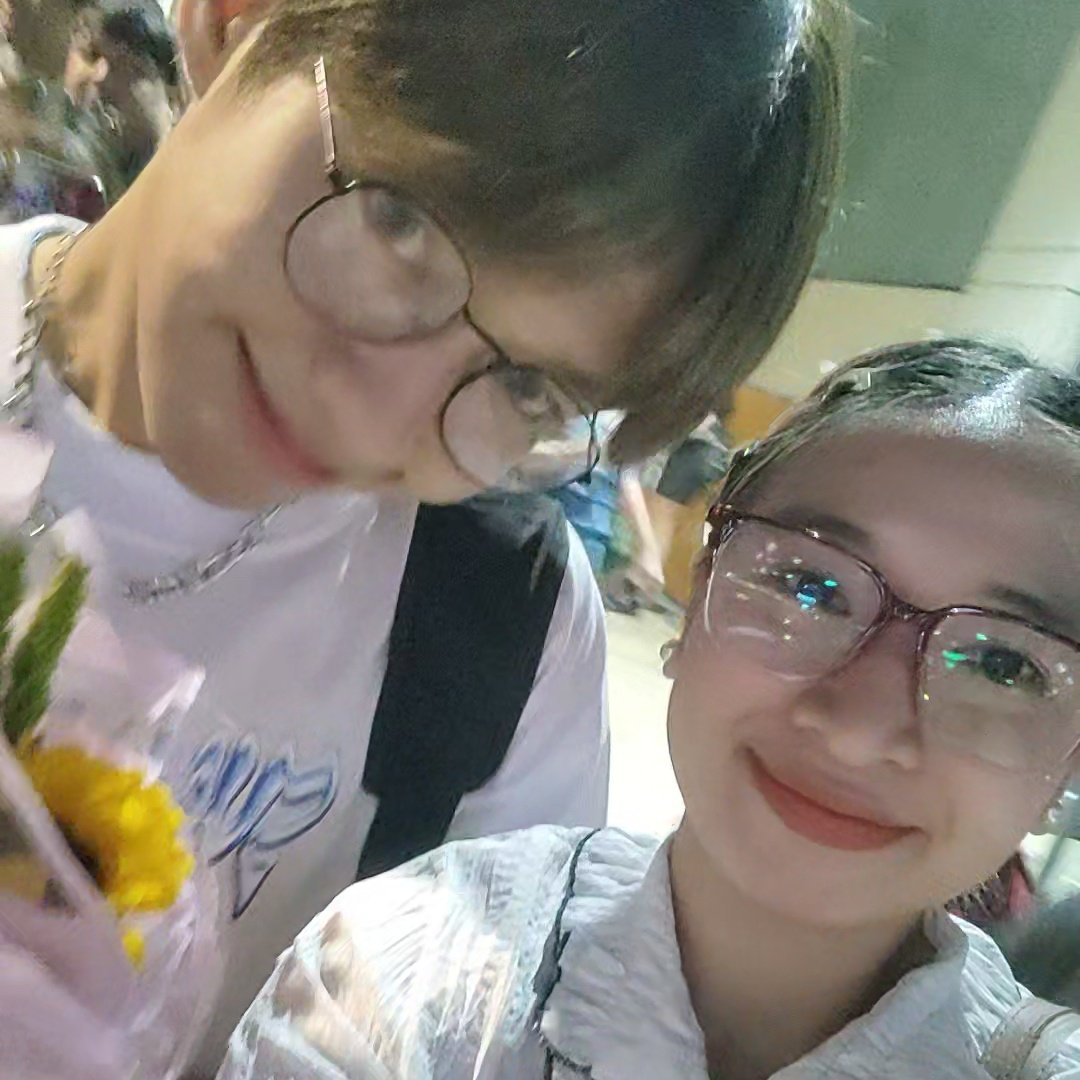 zxcAKInbv's tweet photo. Ofcourse i had to post my selfie with @jlgasparr my bias in PLUUS🥰 

#OMR2024IdolSelfieDay #OMR2024 #OneMusicRevolution 
#oneentph #OneMusicOneHeart https://t.co/GHjVjeZAgV