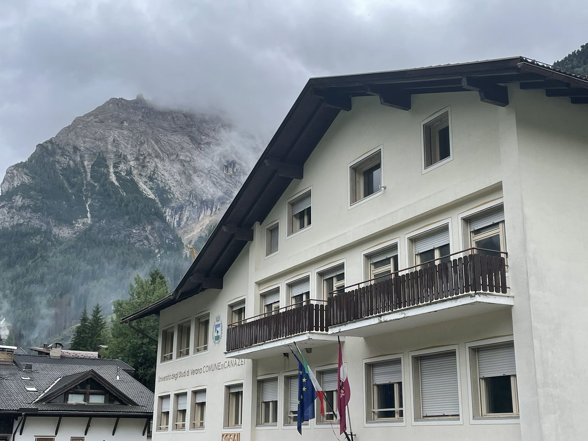 Jonas Bresch (@j_j_e_w_b) on Twitter photo On todays evening, I have the pleasure to give a talk with the topic of #Rényi regularized #optimaltransport at DWCAA24 in Canazei.
A co-work with my colleague <a href="/ViktorStein2/">ViktorStein</a>.
#optimization #convex #optimal #transport On todays evening, I have the pleasure to give a talk with the topic of #Rényi regularized #optimaltransport at DWCAA24 in Canazei.
A co-work with my colleague <a href="/ViktorStein2/">ViktorStein</a>.
#optimization #convex #optimal #transport