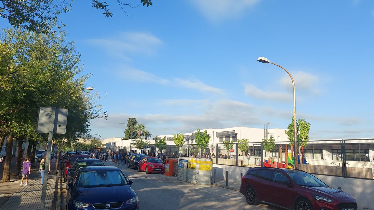 Hui comença l'escola! 📙✏️

Molta sort i encerts a totes i tots les que enceteu aquest nou curs 24/25. Endavant! 🧡