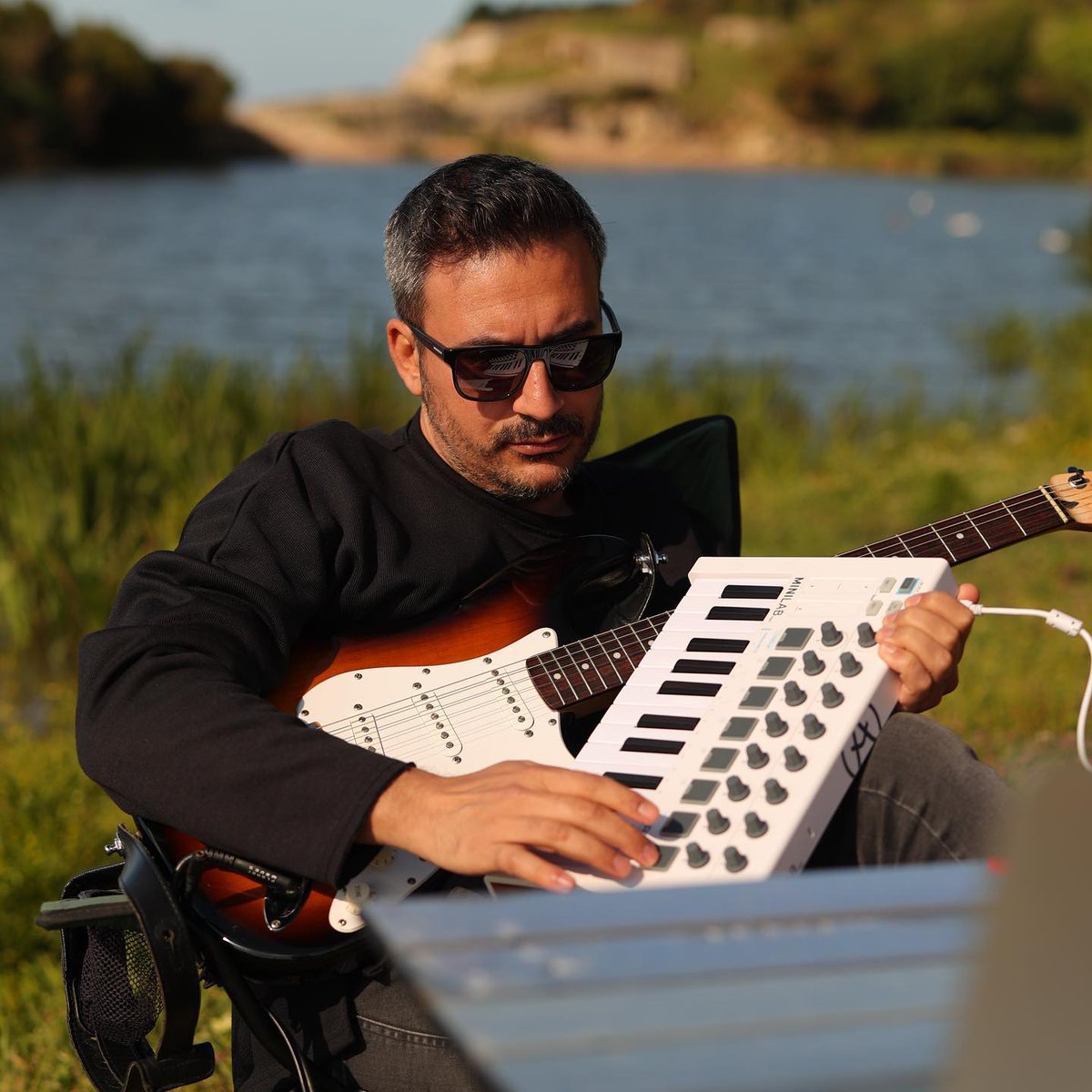 ArturiaTurkiye's tweet image. Rahat bir kamp alanından stüdyoya kadar, yaratıcılık sınır tanımıyor. Bir MiniLab ve dizüstü bilgisayarla, siz neredeyseniz müziğiniz de orada. Siz ilhamı nerede buluyorsunuz?

📸 #regram • IG/tayfungol ve #MiniLab MkII