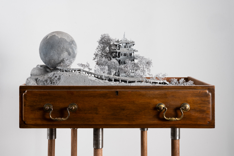 In my latest podcast, multi-media artist Saad Qureshi tells me about how memory is a theme in his works and how he visualises people's varying views of concepts such as paradise in his "mindscapes". Listen here consideringart.com/2024/09/09/con… #artpodcast #sculpture #art