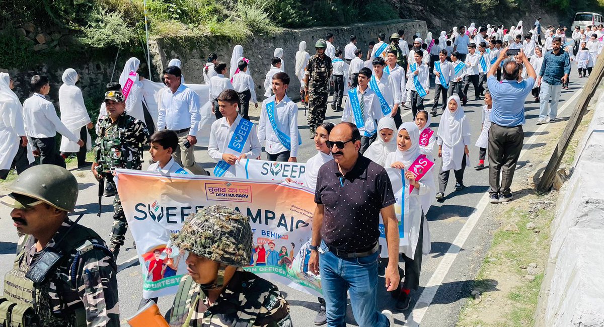 DICKishtwar's tweet image. Assembly Elections 2024: Over 380 enthusiastic students participated in a vibrant #SVEEP campaign rally at Lower Dool, Assembly Constituency 50 - Padder Nagseni. 

Together, we are raising awareness about the importance of voting!
Let&apos;s make our voices heard.

 #YouthForDemocracy