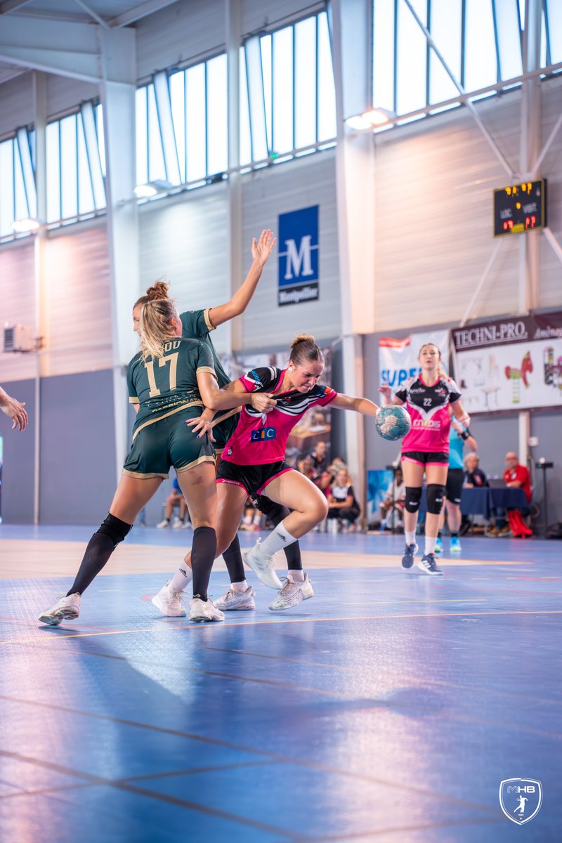 🔙 Retour photos sur le premier match de #N1 du Montpellier Handball Féminin qui recevait l’<a href="/USAMNIMESGARD/">USAM Nîmes Gard</a> dans un derby chaud bouillant (21-27) 🔥

📸  <a href="/laura_rieusset/">Laura Rieusset</a> 

#MHBFUSAM #handballfeminin #montpellierhandball