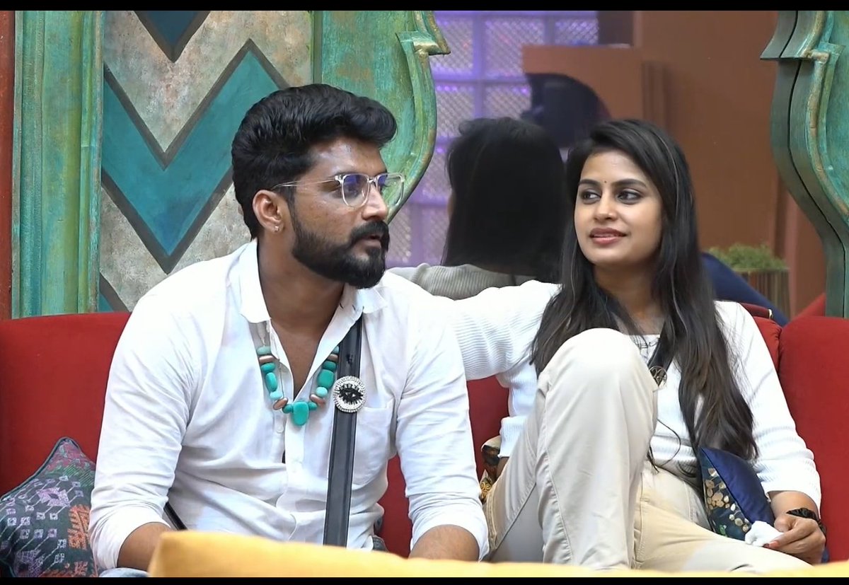 TKera27324's tweet photo. Who's the perfect match for #Soniya? 🤔 #Nikhil’s charm or #Prithvi’s intensity? The debate is on! 💥 #LoveTriangle #TeamNikhil #TeamPrithvi #BiggBossTelugu8 #SoniyaAkula #ShekharBasha #NagaManikanta #seetha #BreakingNews #TheGOAT #bebakka #yashmi #adithya #Prithveeraj https://t.co/uMXk2MLmbk