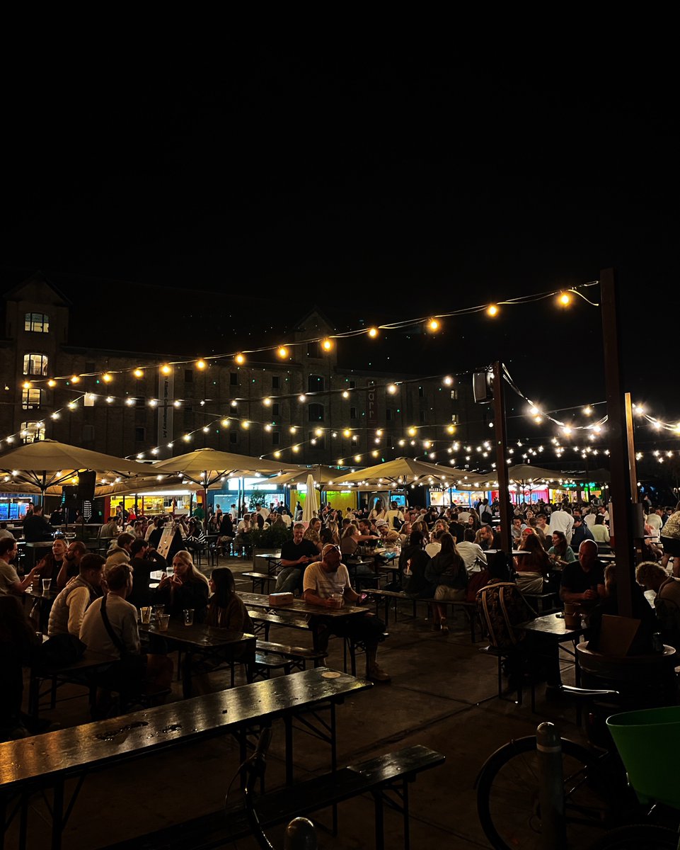 rusticella's tweet image. Ночной Копенгаген ✨

лодочки, фонари, стендап-фестиваль, и еще больше дорогих кусей