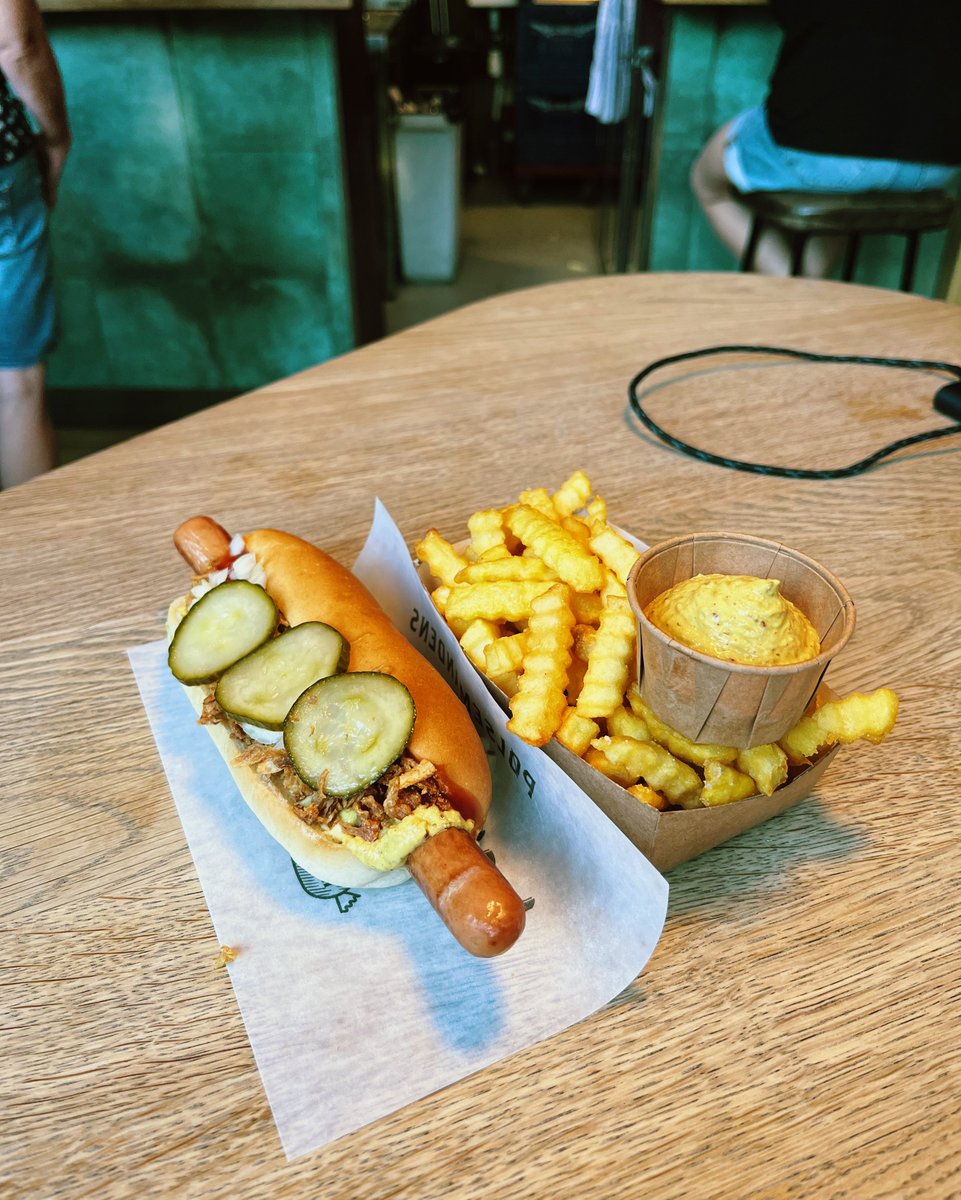 rusticella's tweet image. Ночной Копенгаген ✨

лодочки, фонари, стендап-фестиваль, и еще больше дорогих кусей