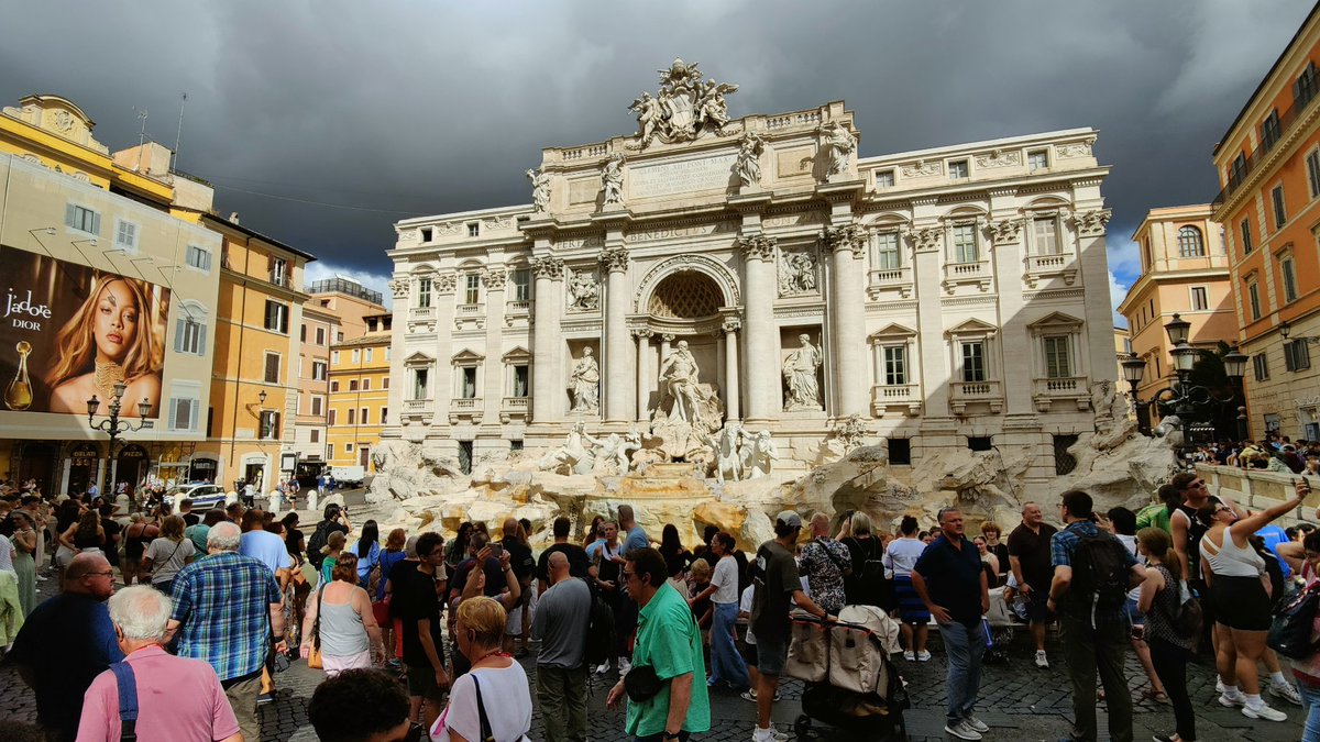Obligatory tourist bun fight shot 😄