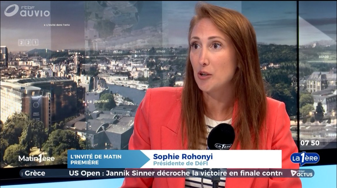 #MatinPremiere
Quitter un parti pour un autre au lendemain des élections est une trahison des électeurs, mais aussi une source de dégoût supplémentaire à l’égard des politiques, vus comme dépourvus de toute éthique.