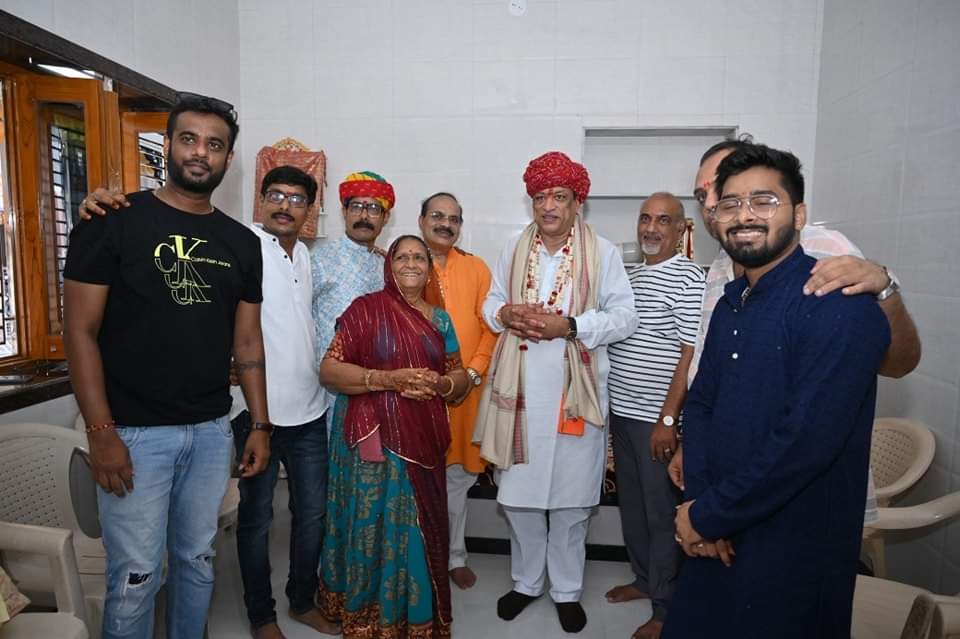 नमो अरिहंताणं,नमो सिद्धाणं,
नमो आयरियाणं,नमो उवज्झायाणं,
नमो लोए सव्वसाहूणं।

सिंदरू में पर्युषण पर्व पूर्ण होने पर संवतसरी कार्यक्रम में सम्मिलित होने का सौभाग्य प्राप्त हुआ।

प्रभु की अनंत कृपा के दिव्य प्रकाश से प्रत्येक प्रदेशवासी के जीवन में सुख, समृद्धि व आरोग्यता का