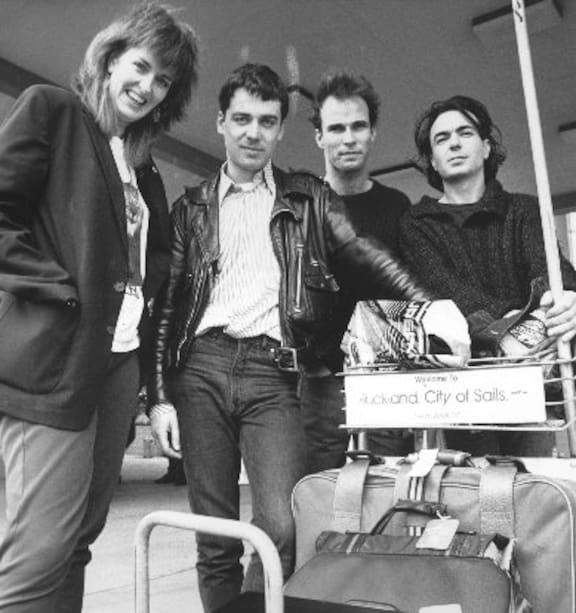 elsotaescala's tweet photo. #bersions
842.- #TheGoFind "Pink Frost" -2009- (#MartinPhillipps) #TheChills -1984-
https://t.co/zdTJi3WVOE https://t.co/l5I9q3v53g