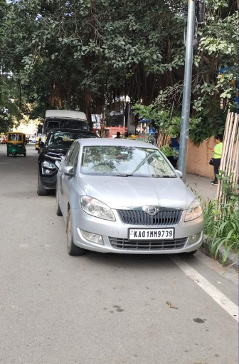 gcvinu's tweet photo. @blrcitytraffic - Hi How can 2 different violations be raised for the same vehicle in the same spot within a span of 15 mins ?
Could you please help review Challan No - 68257870 and Challan No - 68228013 ? https://t.co/dZRc3FMkxe