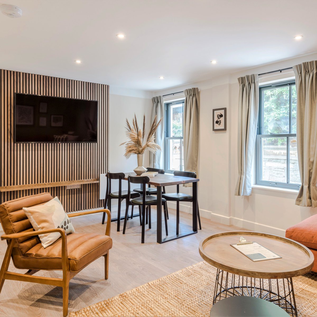 🌟 Stay Longer, Save More! 🌟

Whether you're planning a quick getaway, an extended work trip, or looking to settle in for a while, we've got you covered! 

With our fab discounts, the longer you stay, the more you save!🏡

 #StayLongerSaveMore #ServicedApartments