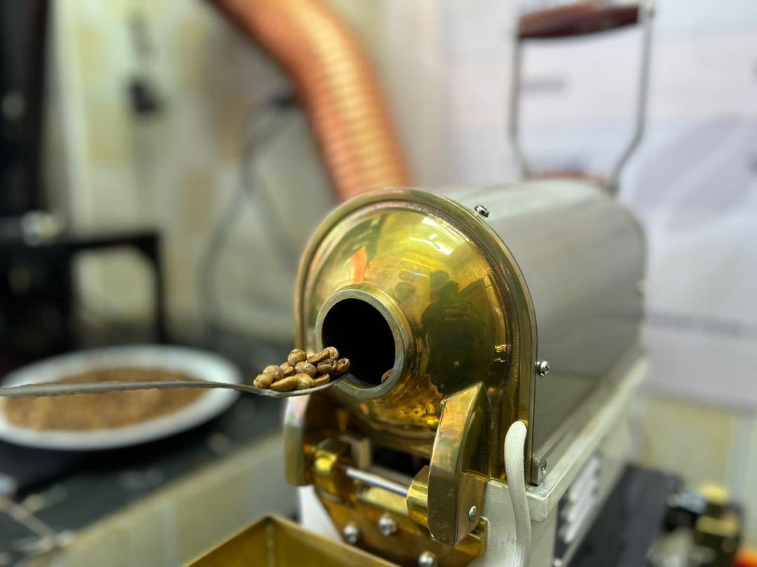SuperCoffee_Ug's tweet photo. At SCS, we're passionate about coffee! From expertly roasting our beans to engaging in delightful cupping sessions, every day is an adventure in flavor. We love sharing our knowledge and joy with fellow coffee enthusiasts, making each experience not just fun, but truly memorable. https://t.co/o7qpUP1lDv
