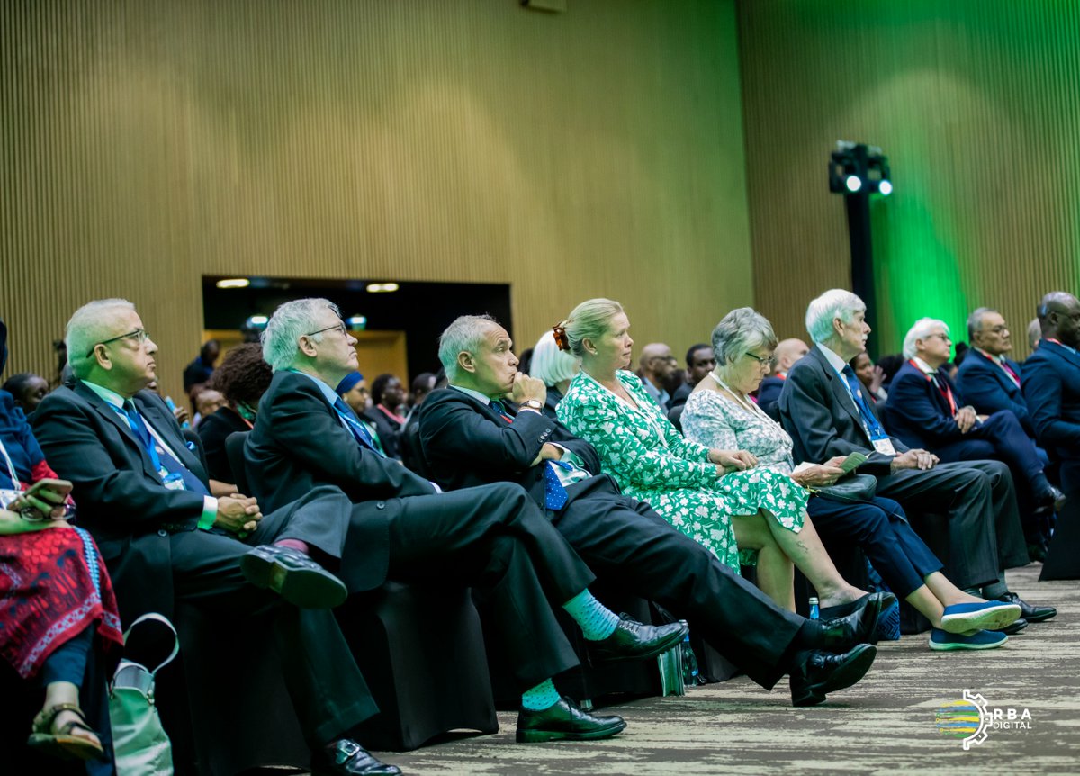 rbarwanda's tweet photo. 🚨AKA KANYA🚨

Muri Kigali Convention Centre hari kubera Inama y'Abacamanza bo mu Muryango w'Ibihugu bikoresha Icyongereza, Commonwealth.

Iyi nama igaruka ku butabera burengera ibidukikije, yitabiriwe n'abasaga 317 baturutse mu bihugu birenga 45 byo muri Commonwealth.#RBAHafiYawe #RBAAmakuru