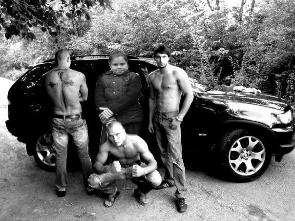 Lin_blinnn's tweet image. я на фотке с линейки в третьем классе выгляжу как пахан, так вот, оцениваем мой выезд с братвой