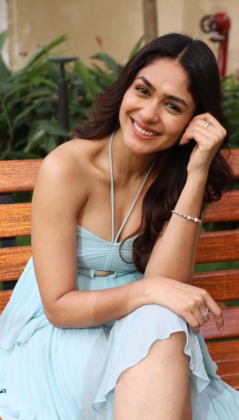 GXB_YDOa0AAQs4_?format=jpg&name=large