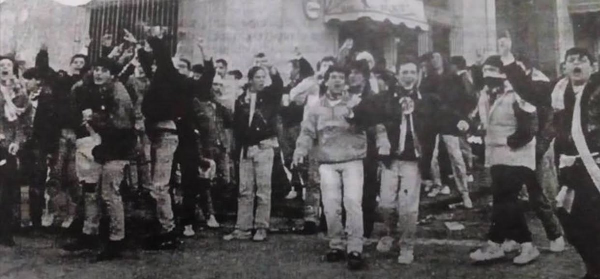 Os79carOscar's tweet image. Celtarras de previa principios de los años 90. Eran años de litronas en el callejon y bar.